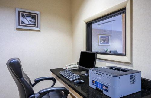 North East Hotel | Holiday Inn Express Hotel & Suites-North East by IHG