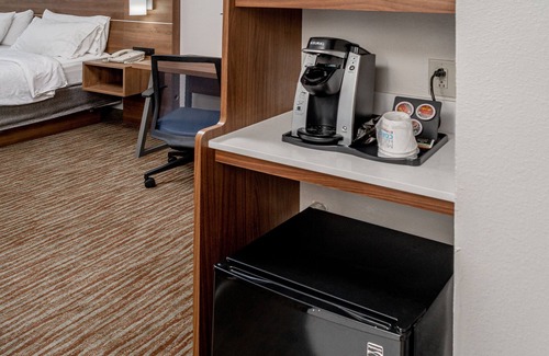 Pikeville Hotel | Holiday Inn Express Hotel & Suites Pikeville by IHG