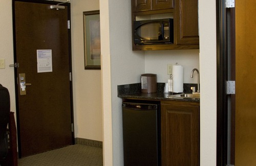 Pittsburg Hotel | Holiday Inn Express Hotel & Suites Pittsburg by IHG