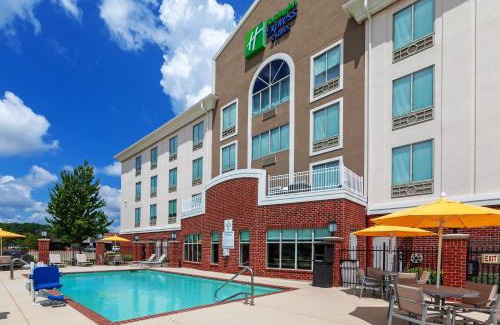 Springlake Hotel | Holiday Inn Express Hotel and Suites Shreveport South Park Plaza by IHG