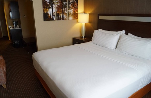 Watertown Hotel | Holiday Inn Express Hotel & Suites Watertown-Thousand Island by IHG
