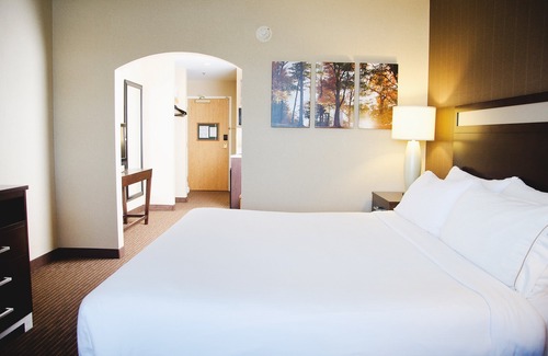 Watertown Hotel | Holiday Inn Express Hotel & Suites Watertown-Thousand Island by IHG