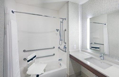 Jasper Hotel | Holiday Inn Express Hotel and Suites Jasper by IHG
