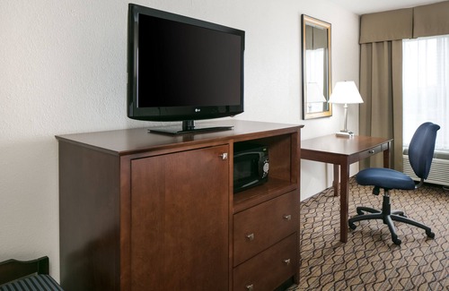 Clinton Hotel | Holiday Inn Express Hotel & Suites Clinton by IHG