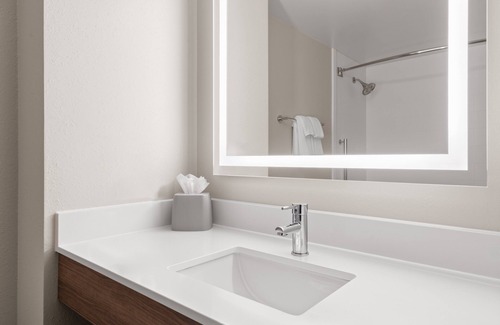 Danbury Hotel | Holiday Inn Express Hotel & Suites Danbury - I-84 by IHG