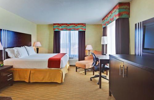 Hamburg Hotel | Holiday Inn Express Hotel & Suites Hamburg by IHG