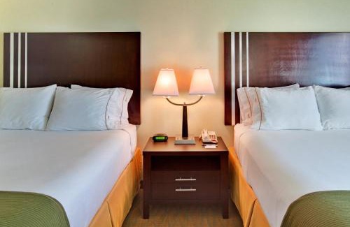 Hamburg Hotel | Holiday Inn Express Hotel & Suites Hamburg by IHG