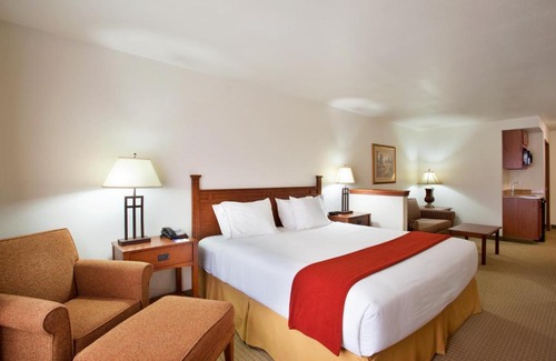 Mattoon Hotel | Holiday Inn Express Hotel & Suites Mattoon by IHG