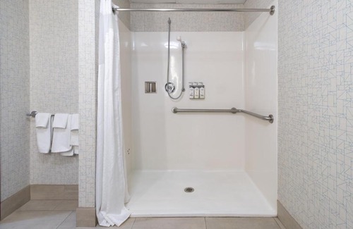 Swansea Hotel | Holiday Inn Express Hotel & Suites Swansea by IHG