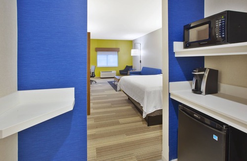 Fishers Hotel | Holiday Inn Express Hotel & Suites Rochester - Victor by IHG