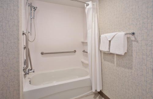 Webster Hotel | Holiday Inn Express Hotel & Suites Rochester Webster by IHG