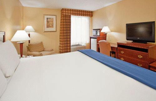 Fenton Hotel | Holiday Inn Express Hotel & Suites Fenton/I-44 by IHG