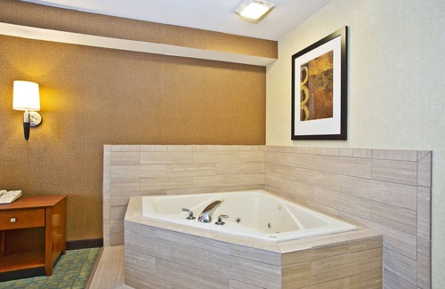 Wabash Hotel | Holiday Inn Express Hotel & Suites Wabash by IHG