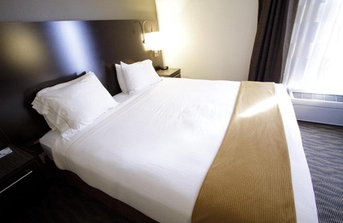 Colby Hotel | Holiday Inn Express Hotel & Suites Colby by IHG