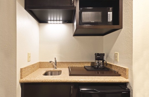 Colby Hotel | Holiday Inn Express Hotel & Suites Colby by IHG