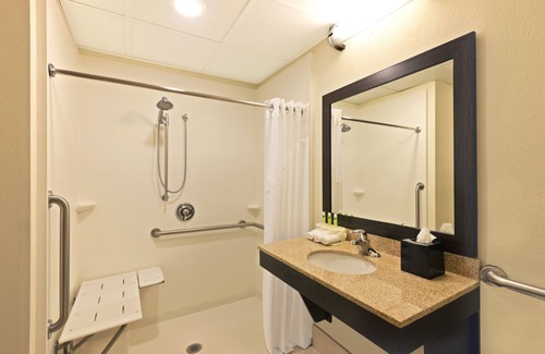 Colby Hotel | Holiday Inn Express Hotel & Suites Colby by IHG