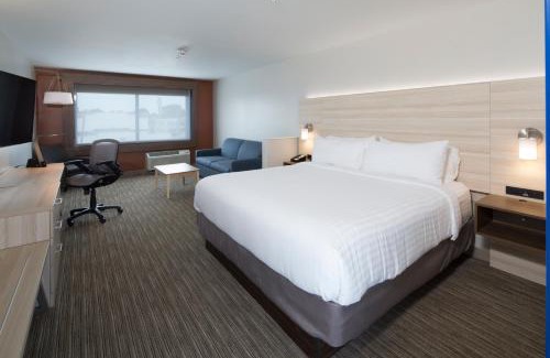 Bay City Hotel | Holiday Inn Express Hotel & Suites Bay City by IHG