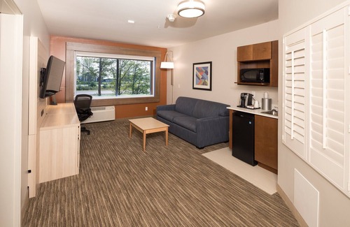 Bay City Hotel | Holiday Inn Express Hotel & Suites Bay City by IHG