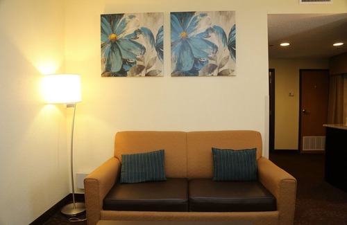 Cleveland Hotel | Holiday Inn Express Hotel & Suites Cleveland by IHG