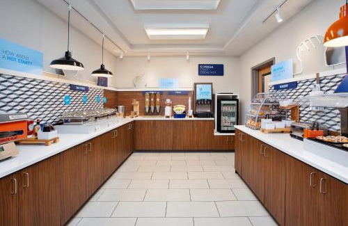 Defiance Hotel | Holiday Inn Express Hotel & Suites Defiance by IHG