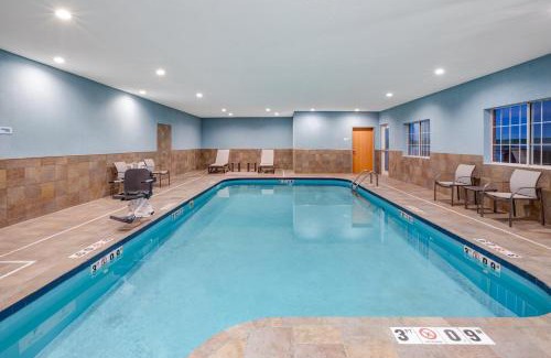 Defiance Hotel | Holiday Inn Express Hotel & Suites Defiance by IHG