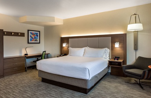Oroville Hotel | Holiday Inn Express Hotel & Suites Oroville Lake by IHG