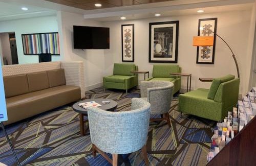 Rochester Hotel | Holiday Inn Express Hotel & Suites Rochester by IHG