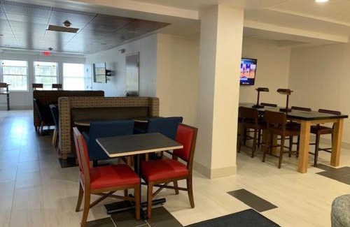 Rochester Hotel | Holiday Inn Express Hotel & Suites Rochester by IHG