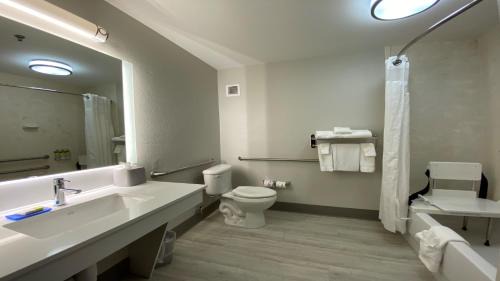 Somerset Hotel | Holiday Inn Express Hotel & Suites Somerset Central by IHG
