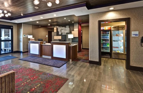 Hutchinson Hotel | Holiday Inn Express Hutchison by IHG