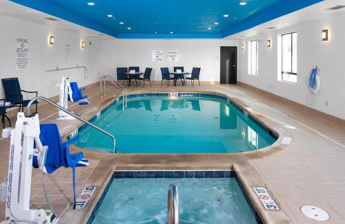 Hutchinson Hotel | Holiday Inn Express Hutchison by IHG