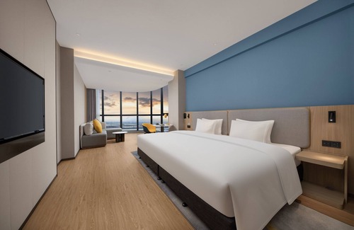 Jiangmen Hotel | Holiday Inn Express Jiangmen Yinhu Bay by IHG