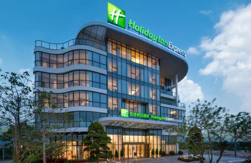 Jiangmen Hotel | Holiday Inn Express Jiangmen Yinhu Bay by IHG