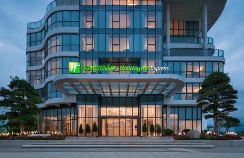 Jiangmen Hotel | Holiday Inn Express Jiangmen Yinhu Bay by IHG