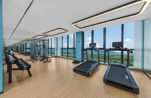 Jiangmen Hotel | Holiday Inn Express Jiangmen Yinhu Bay by IHG
