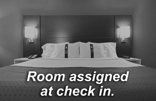 Newton Falls Hotel | Holiday Inn Express Lordstown-Newton Falls/Warren by IHG