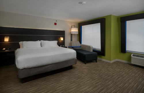 Lawrence Hotel | Holiday Inn Express Lawrence by IHG