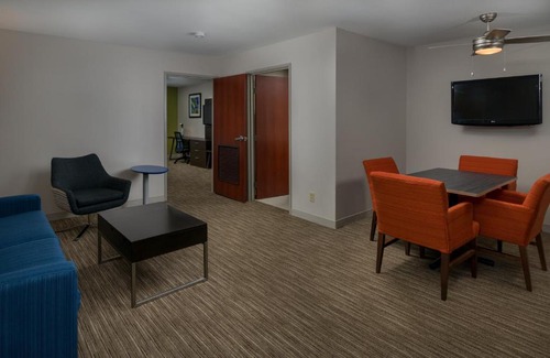 Lawrence Hotel | Holiday Inn Express Lawrence by IHG