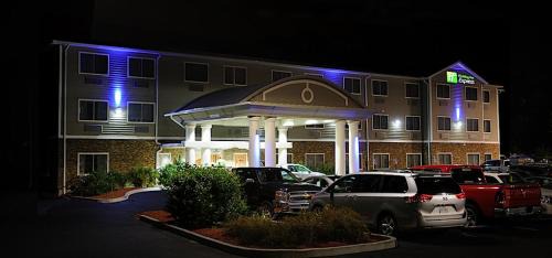 Ludlow Hotel | Holiday Inn Express - Ludlow - Chicopee Area by IHG