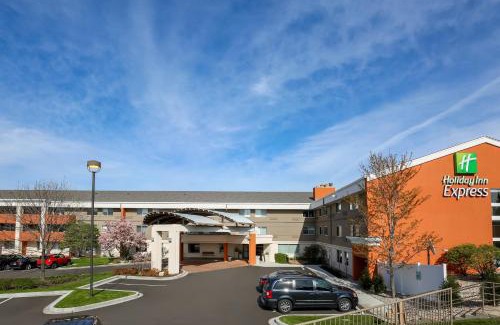 Wauwatosa Hotel | Holiday Inn Express Milwaukee - West Medical Center by IHG