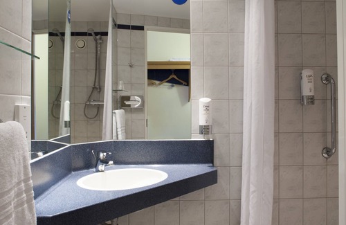 Cuddesdon Hotel | Holiday Inn Express Oxford-Kassam Stadium by IHG