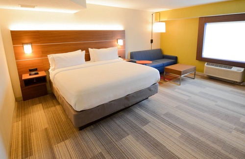 Bridgeville Hotel | Holiday Inn Express Pittsburgh-Bridgeville by IHG