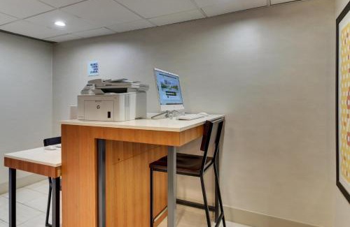 Pittston Hotel | Holiday Inn Express Pittston - Scranton Airport by IHG