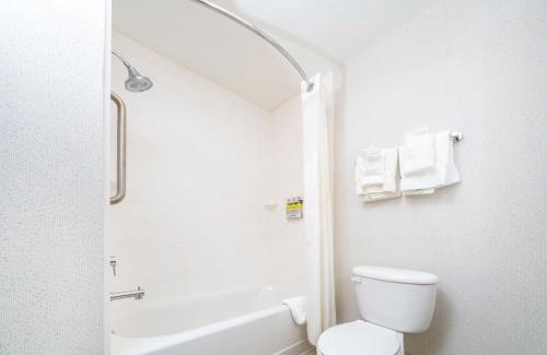 Rochelle Hotel | Holiday Inn Express Rochelle by IHG
