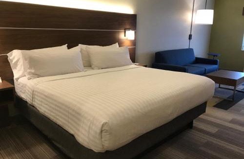 Fishers Hotel | Holiday Inn Express Rochester-Victor by IHG