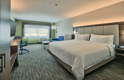 Northeast Heights Hotel | Holiday Inn Express & Suites Albuquerque East by IHG