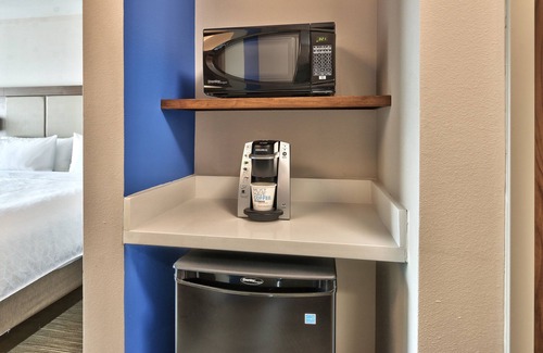 Northeast Heights Hotel | Holiday Inn Express & Suites Albuquerque East by IHG