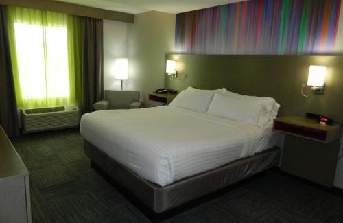 Shippensburg Hotel | Holiday Inn Express & Suites Shippensburg by IHG