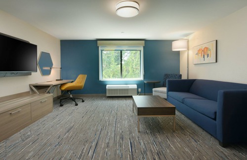 Williamstown Hotel | Holiday Inn Express & Suites Williamstown - Glassboro by IHG