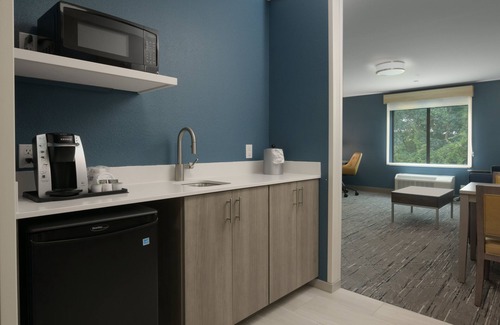 Williamstown Hotel | Holiday Inn Express & Suites Williamstown - Glassboro by IHG